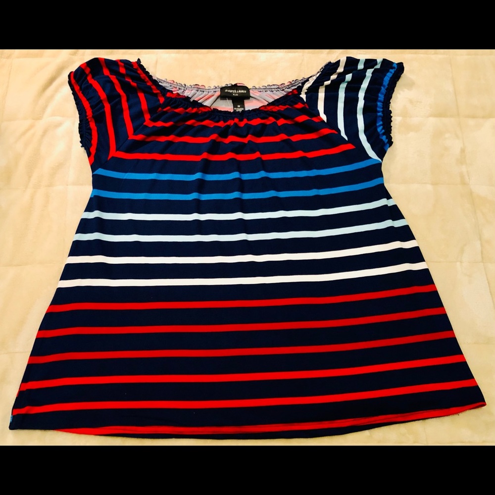 Ladies short sleeve baby doll neck cut women’s top. Size 2X.